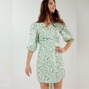 URBAN OUTFITTERS Just Female Garden
Floral Wrap Dress in Absinthe Green NWT
